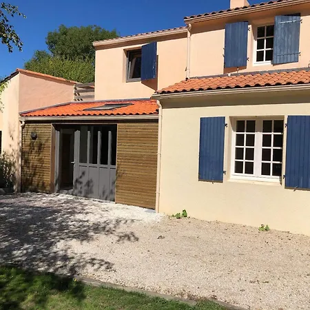 Tatil Evi Maison Charmante Avec Piscine Privee A Saint-georges-de-pointindouxc *