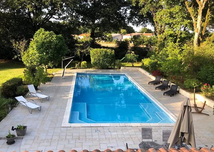 Maison Charmante Avec Piscine Privee A Saint-georges-de-pointindouxc Dom wakacyjny *