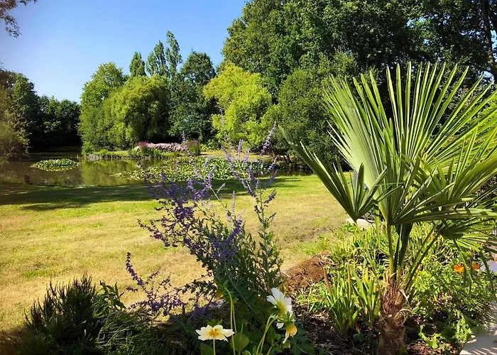Maison Charmante Avec Piscine Privee A Saint-georges-de-pointindouxc Dom wakacyjny *