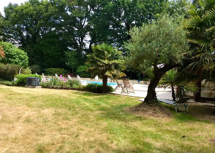 Дом отдыха Maison Charmante Avec Piscine Privee A Saint-georges-de-pointindouxc