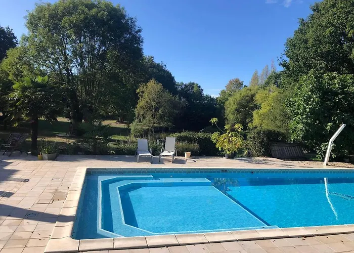 Maison Charmante Avec Piscine Privee A Saint-georges-de-pointindouxc *