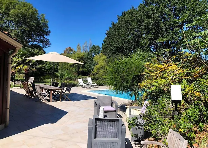 Дом отдыха Maison Charmante Avec Piscine Privee A Saint-georges-de-pointindouxc Saint-Georges-de-Pointindoux